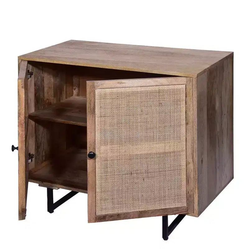 Meuble d'appoint bohème fait main avec portes en rotin maillé et cadre en bois de manguier, 89 cm