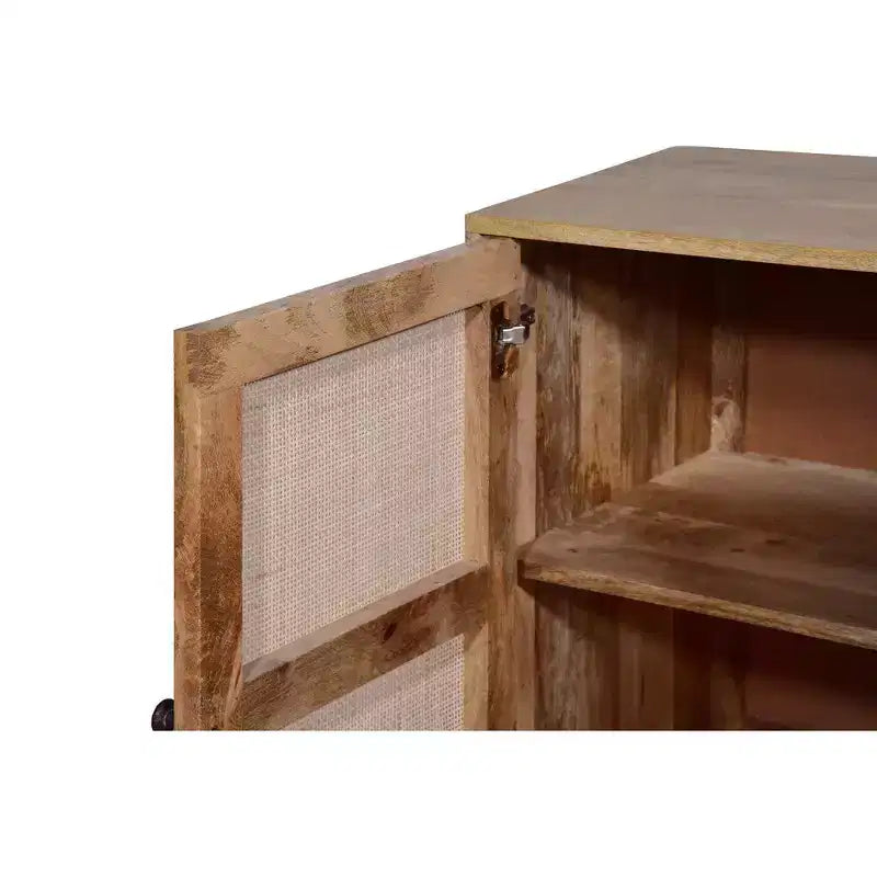 Meuble d'appoint bohème fait main avec portes en rotin maillé et cadre en bois de manguier, 89 cm