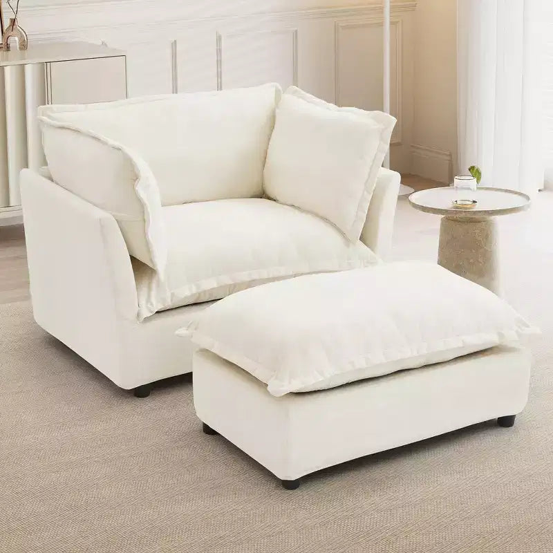 Fauteuil en tissu chenille avec pouf mobile, assise large et accoudoirs incurvés