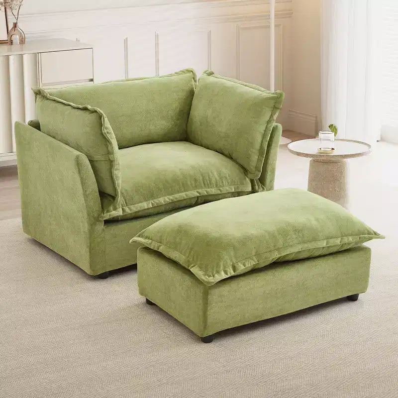 Fauteuil en tissu chenille avec pouf mobile, assise large et accoudoirs incurvés
