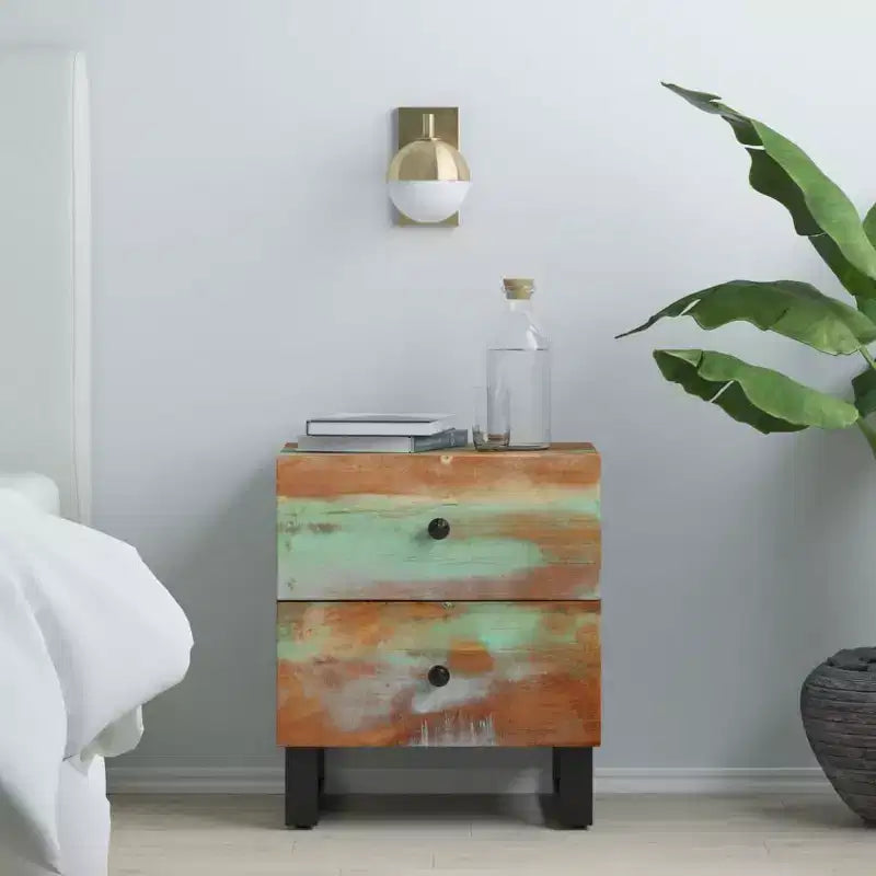 Table de chevet industrielle avec bois de récupération et pieds en fer, multicolore