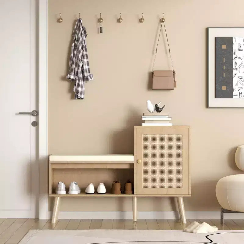 Banc à chaussures d'entrée Boho en rotin PP avec étagère de rangement, porte et coussin amovible