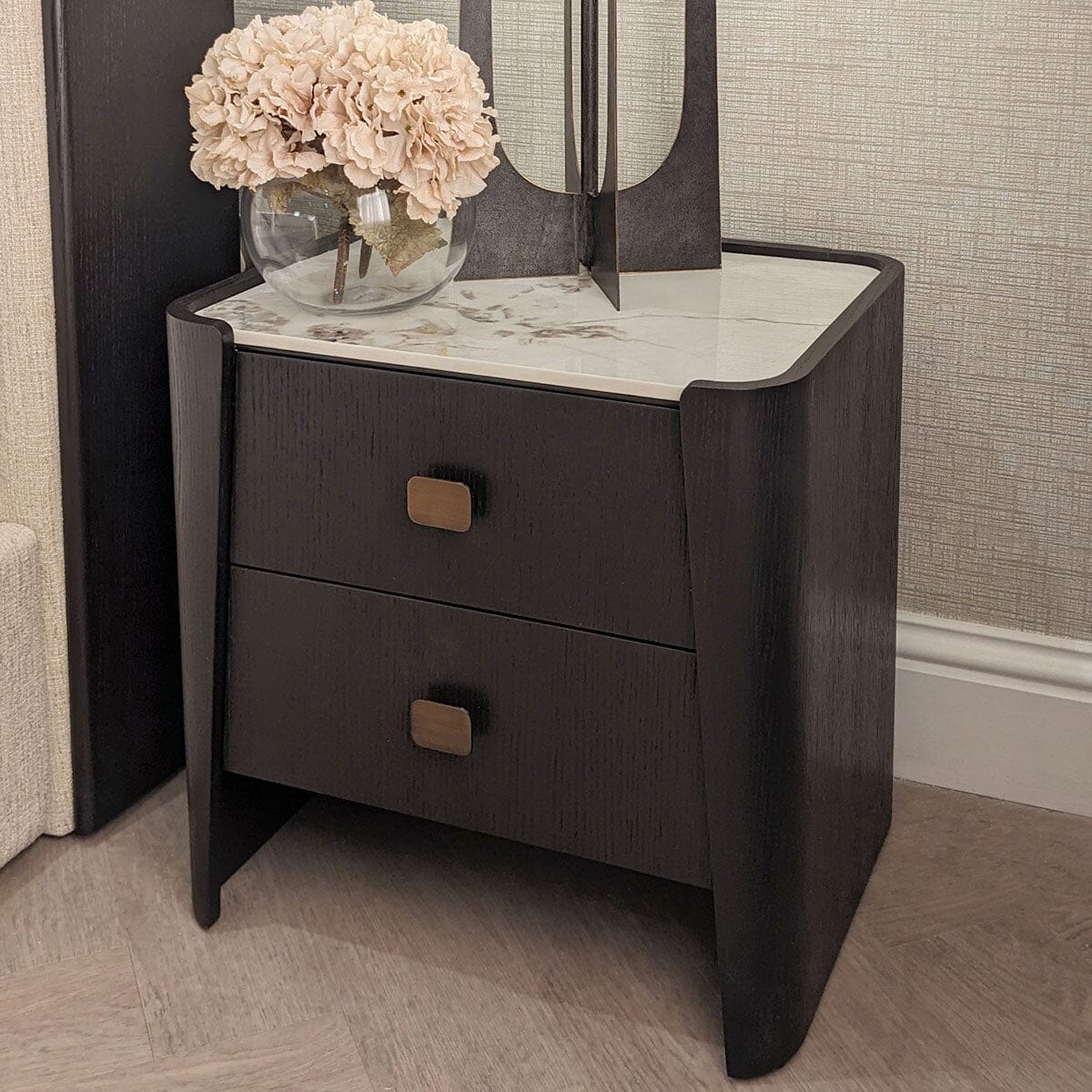 Table de chevet en bois marron foncé à 2 tiroirs avec plateau imitation marbre