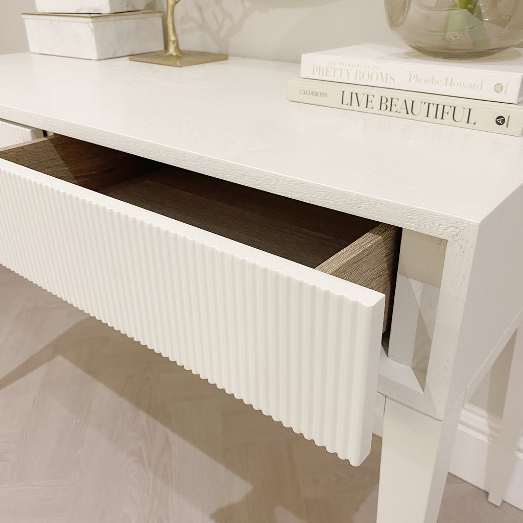 Coiffeuse / Bureau en ivoire