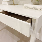 Coiffeuse / Bureau en ivoire