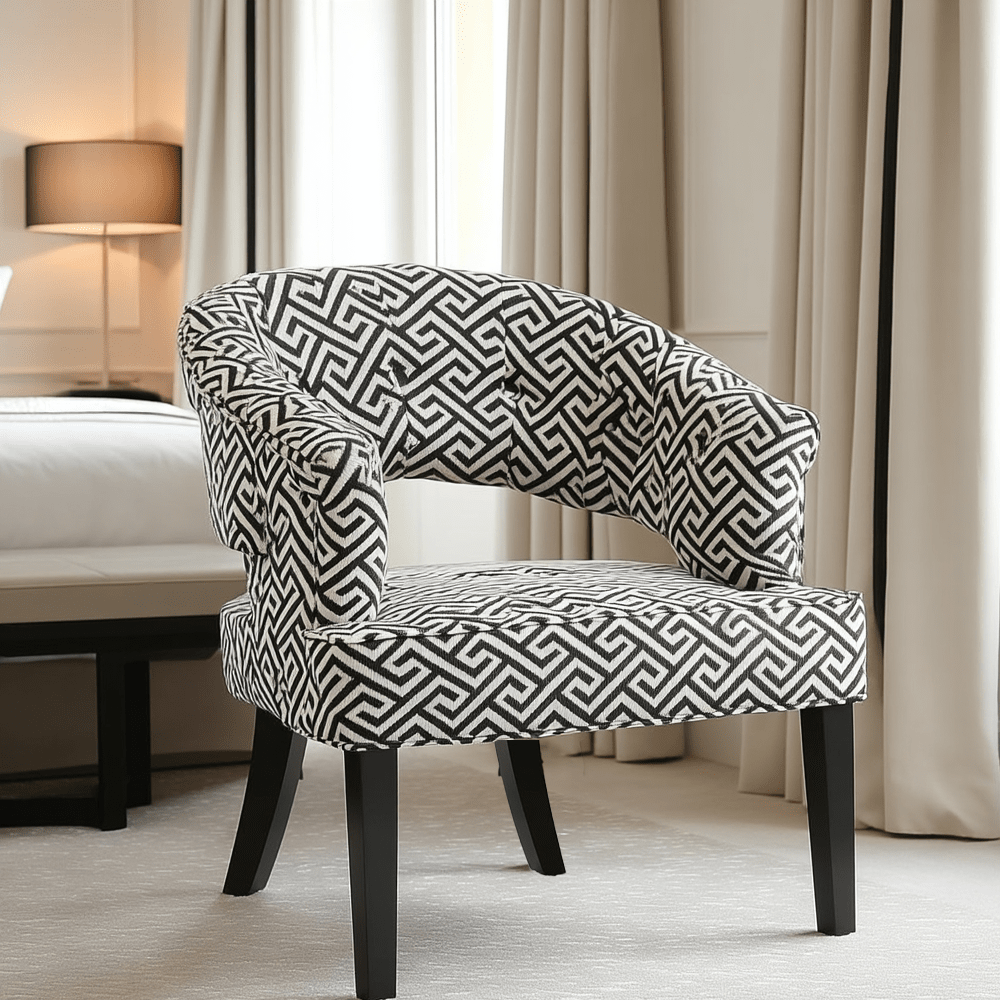 Fauteuil d'appoint à motif géométrique noir et crème avec pieds noirs