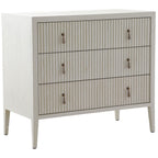 Commode 3 tiroirs en bois nervuré blanchi avec poignées en laiton