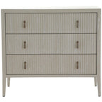 Commode 3 tiroirs en bois nervuré blanchi avec poignées en laiton