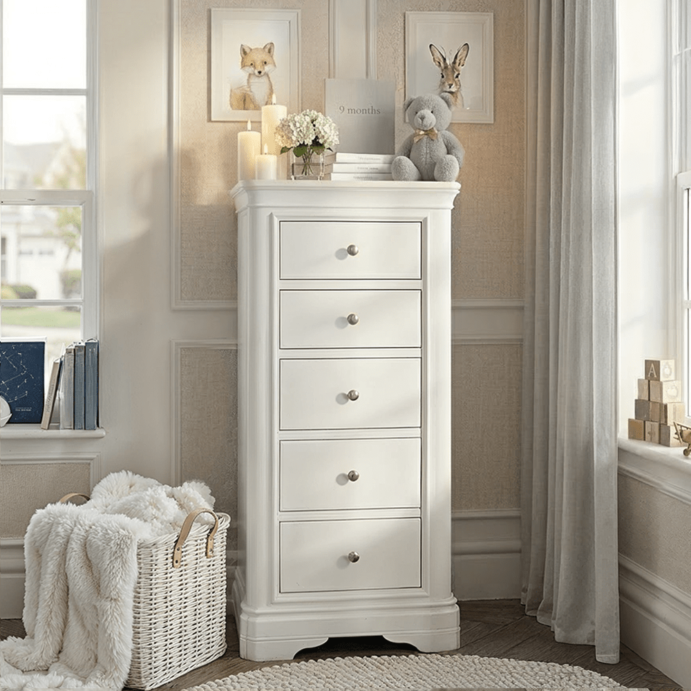 Commode haute à 5 tiroirs en bois blanc avec moulures décoratives