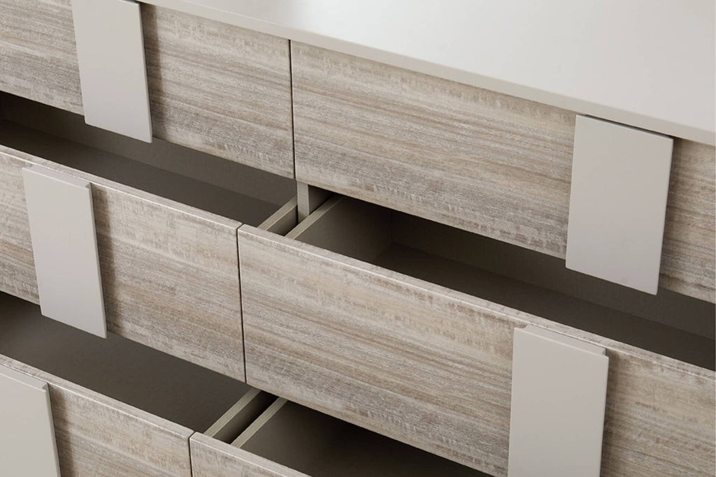 Commode grège mat en bois à 6 tiroirs avec détails de panneaux