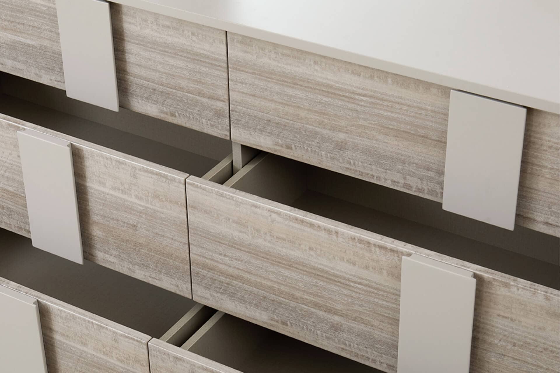 Commode grège mat en bois à 6 tiroirs avec détails de panneaux