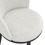 Chaise de salle à manger incurvée Off-White Boucle avec pieds noirs