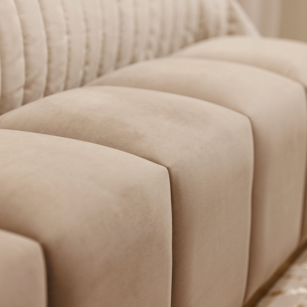 Banc rembourré en velours Vison avec base dorée